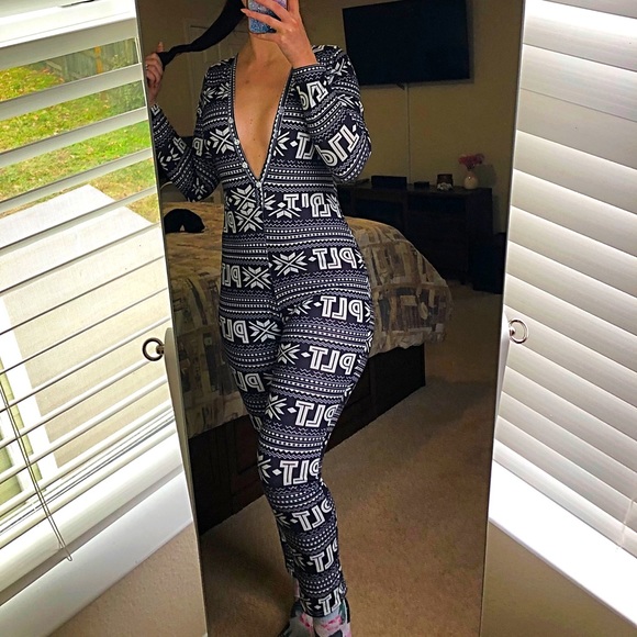 Prettylittlething navy pajama jumpsuit size 10 - Picture 4 of 8